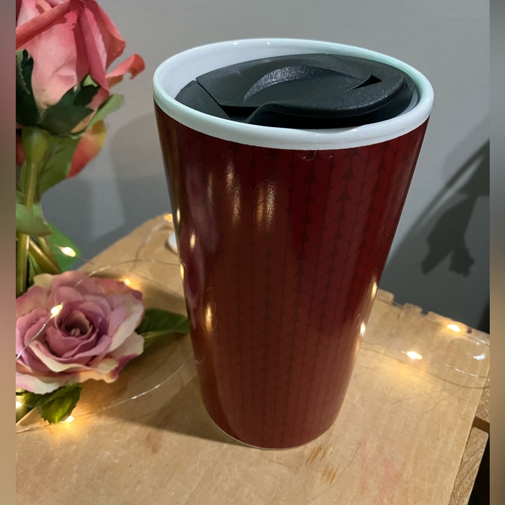 DesignPac ceramic cup with removable lid with opening